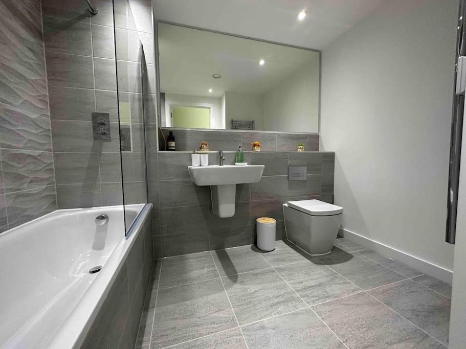 Appartement 1 Bed Flat With View Of Old Trafford à Manchester Extérieur photo